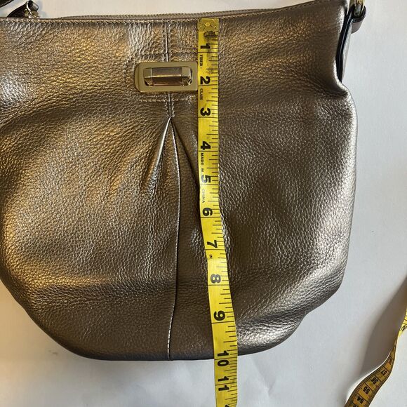 B. Makowsky Shoulder Bag Purse Gold Metallic Leather Turn Lock Bucket Dust Bag - Picture 14 of 16